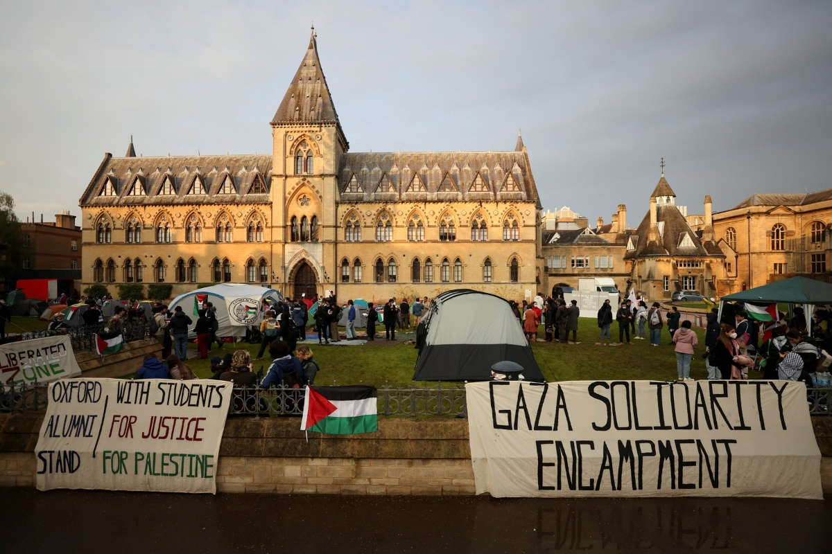 Estudiantes de Oxford y Cambridge se unen a protestas de EU en apoyo a Palestina