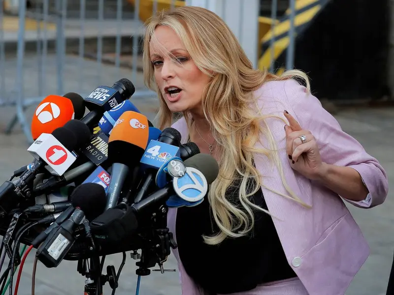 Stormy Daniels testifica en el juicio penal contra Trump