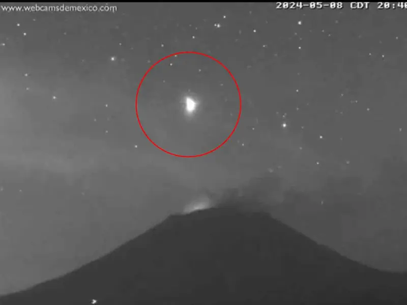 Captan extraño y enorme objeto luminoso cerca del volcán Popocatépetl