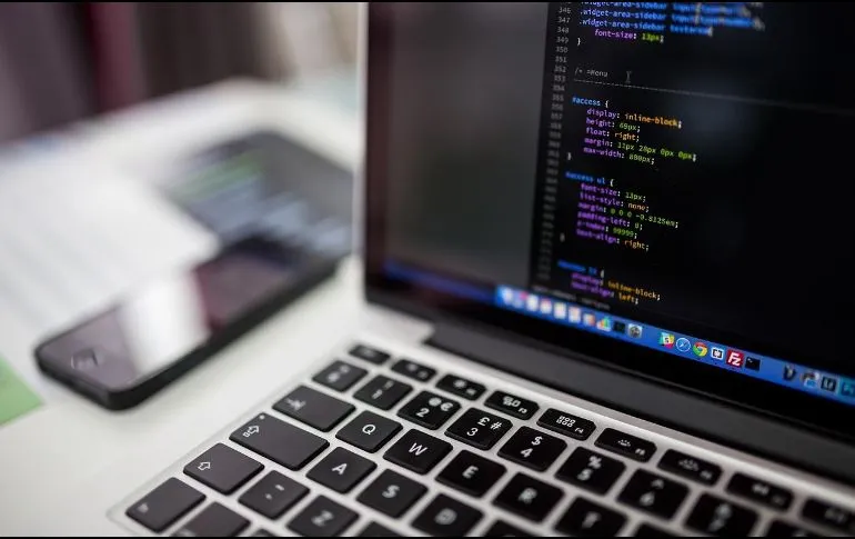 Por esta razón deberías desactivar el micrófono de tu computadora