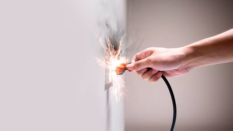 Que los apagones no te agarren en curva: ¿Cómo prevenir descargas eléctricas en casa?