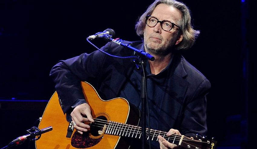 A subasta guitarra de Eric Clapton con todo y marcas de cigarro