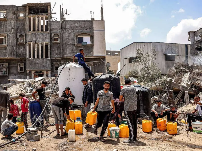Israel acusa a Egipto de mantener a Gaza como «rehén» en disputa por Rafah; miles huyen