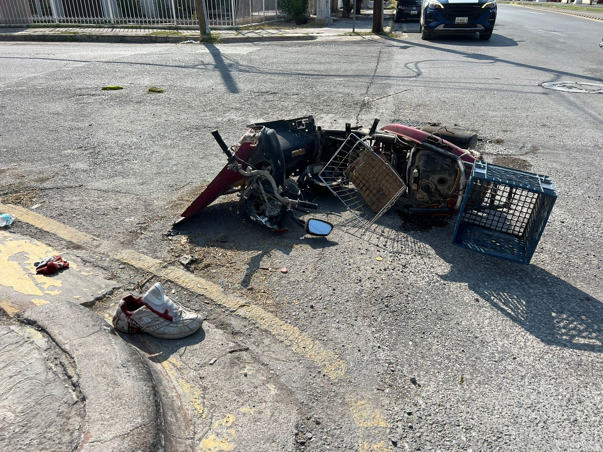 Embiste camioneta a 2 en motocicleta