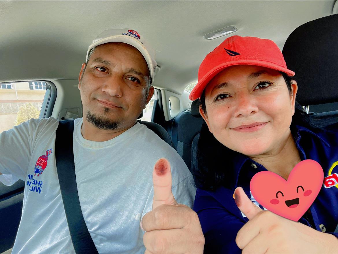 Ejerce Adriana Cruz su voto en Castaños