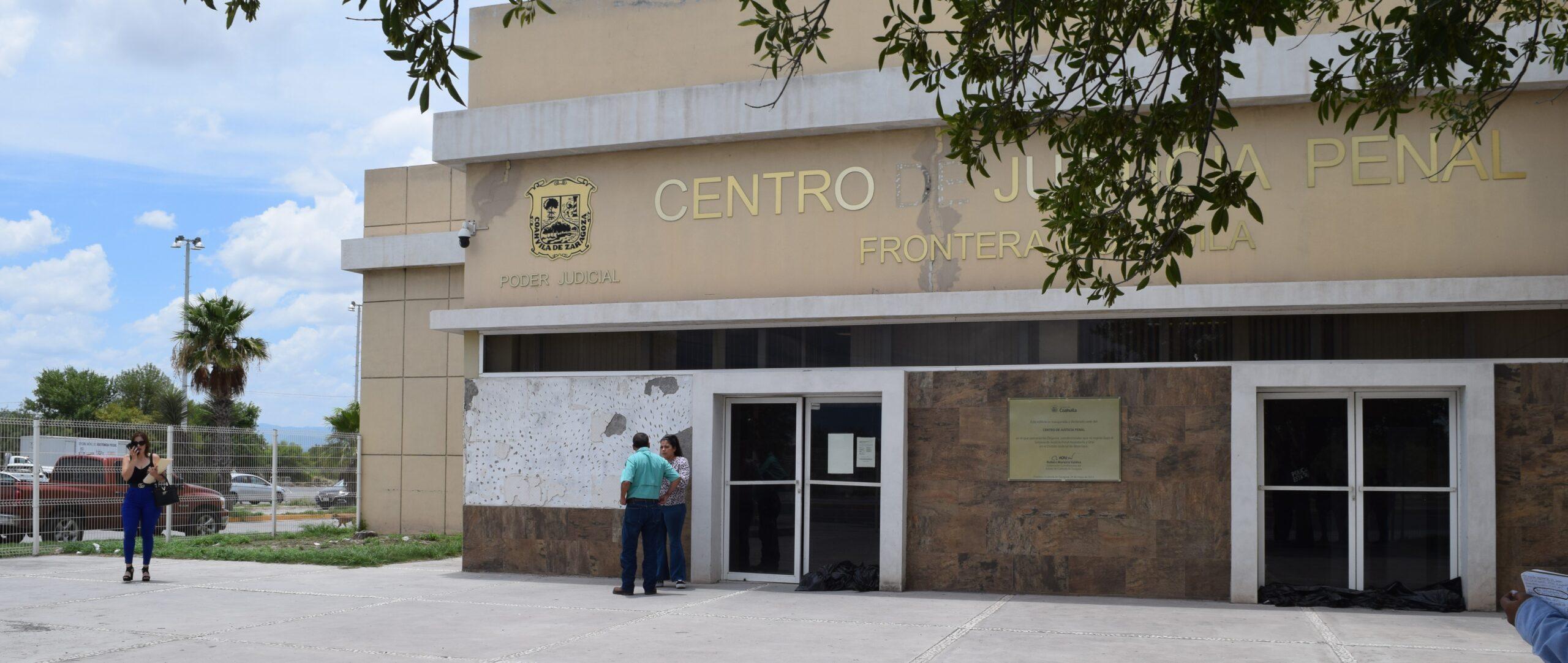 Vinculan a hermanos por brutal golpiza en taquería