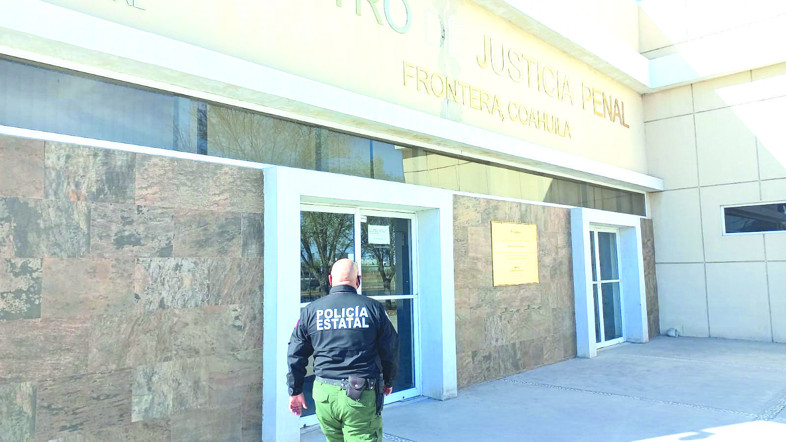 A punta de machete roba 4 mil… y un jugo