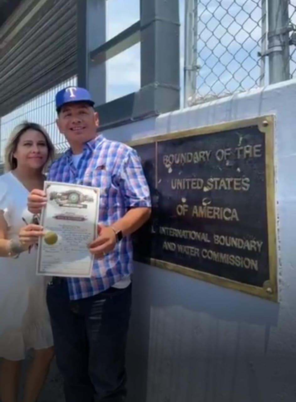 Se casan en el Puente Internacional de PN