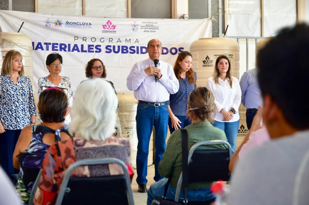 Entrega municipio 30 tinacos subsidiados