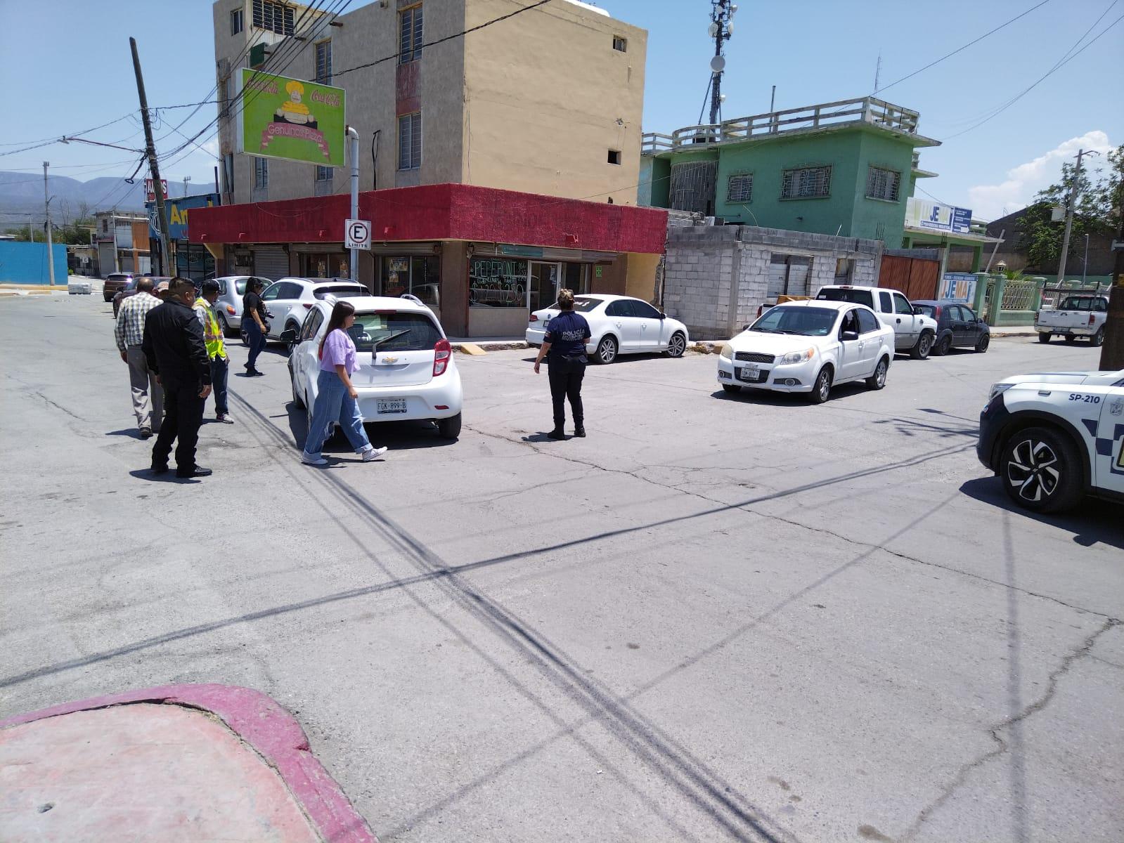 Se pasa el alto y causa accidente