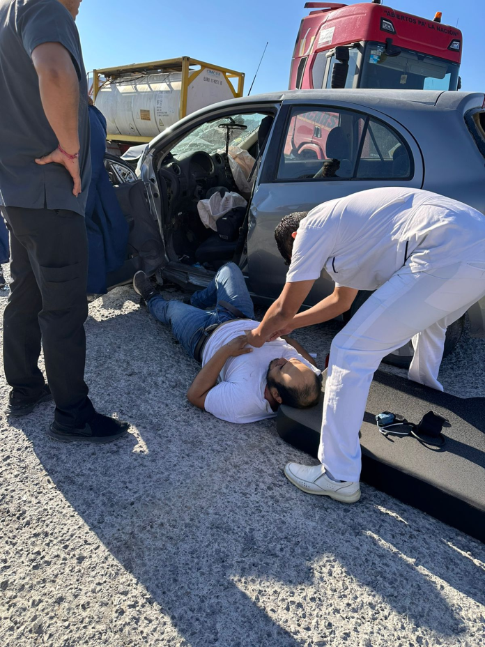 Profesor lesionado en aparatoso accidente