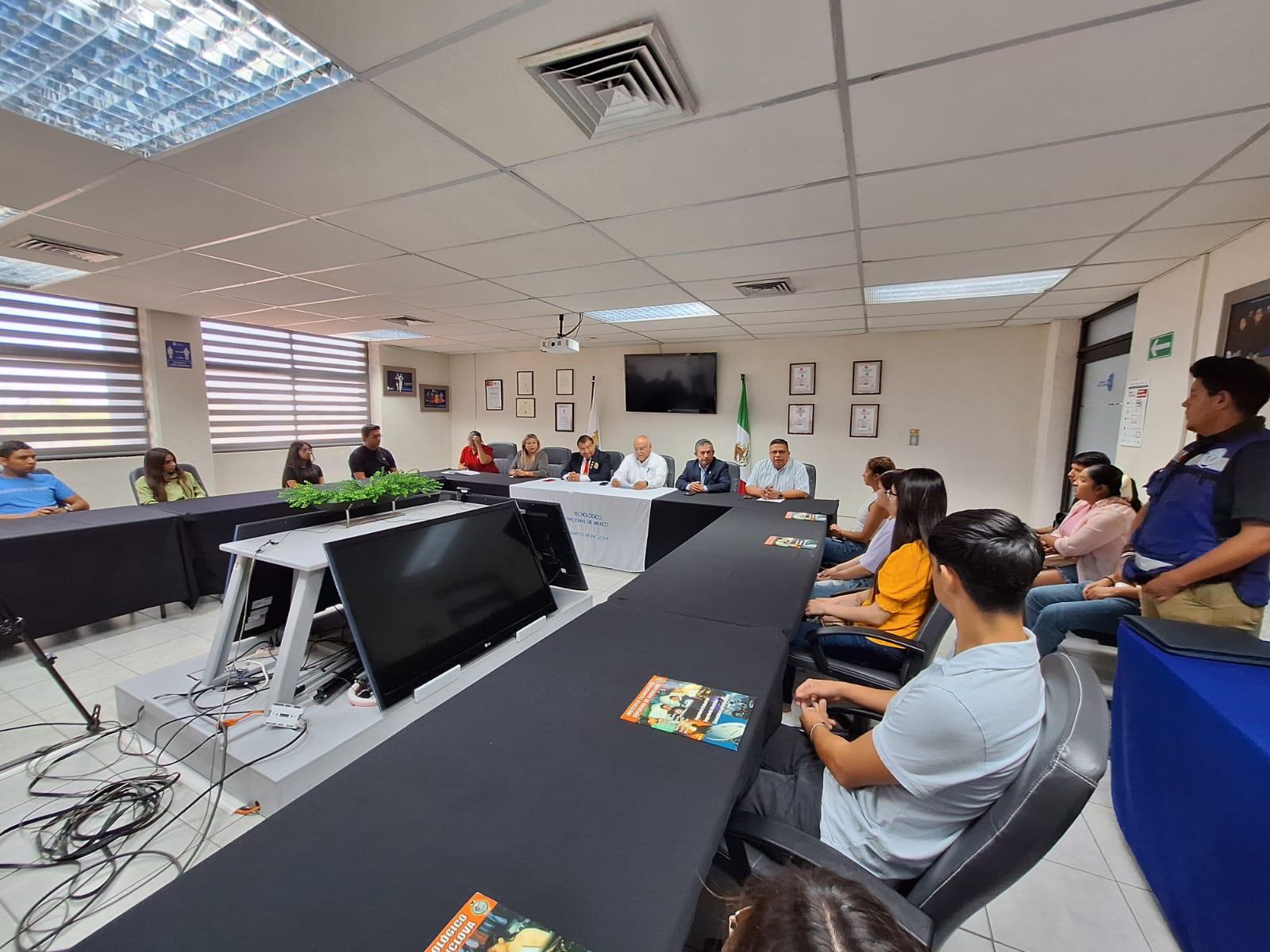 Becará Tec a 50 alumnos con apoyo de Club Rotario