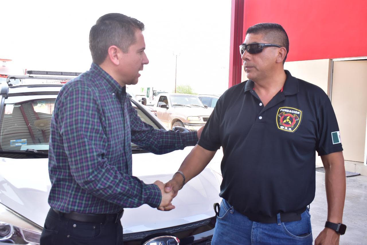 Dona Fundación 911 equipo a Bomberos