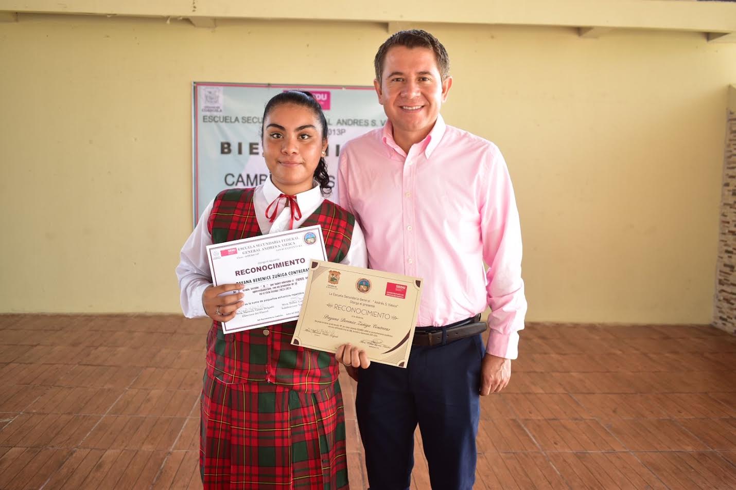 PRESIDE ALCALDE EL CAMBIO DE ESCOLTA EN SECUNDARIA