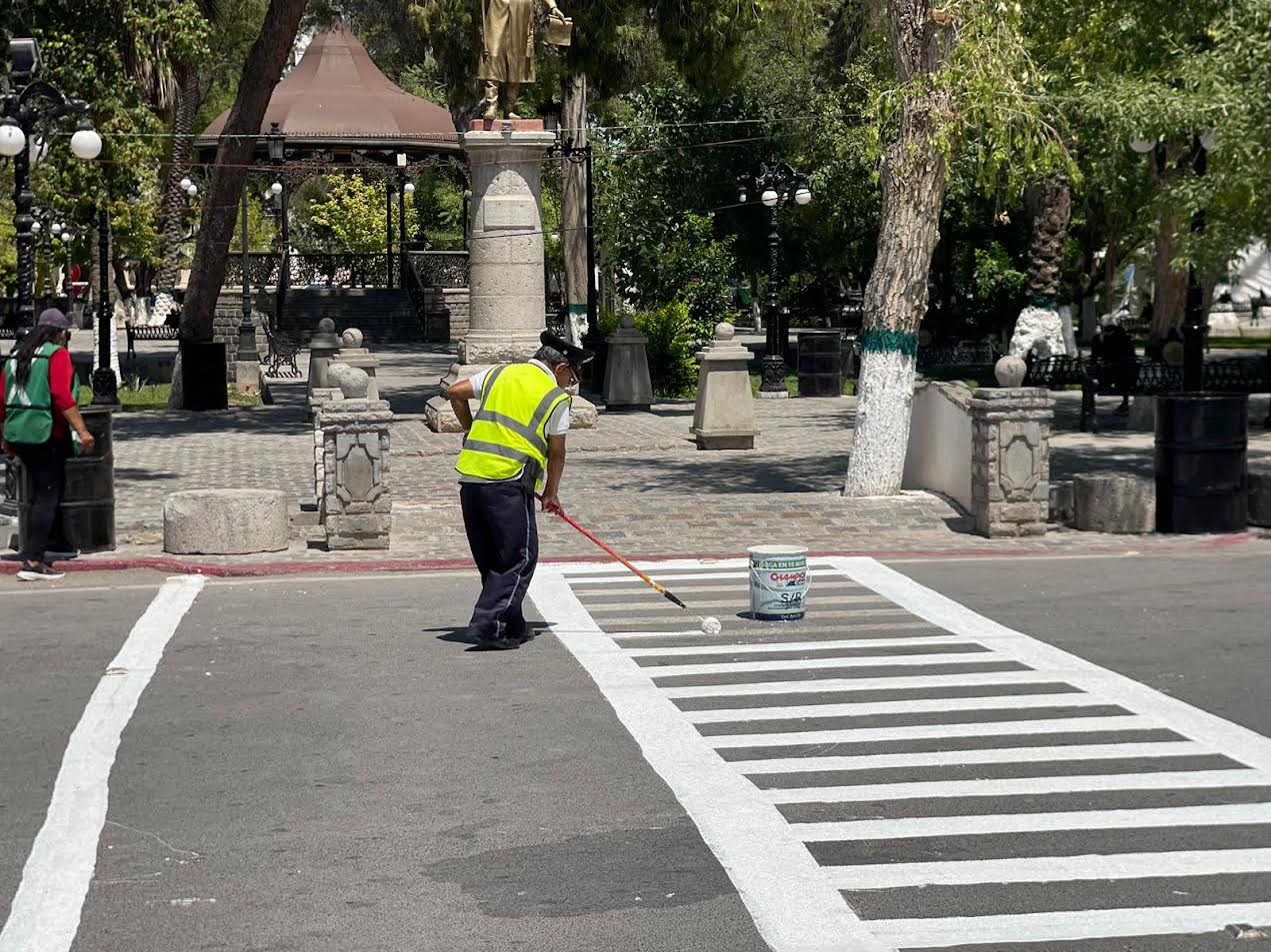 “Retocan” pasos peatonales en SB