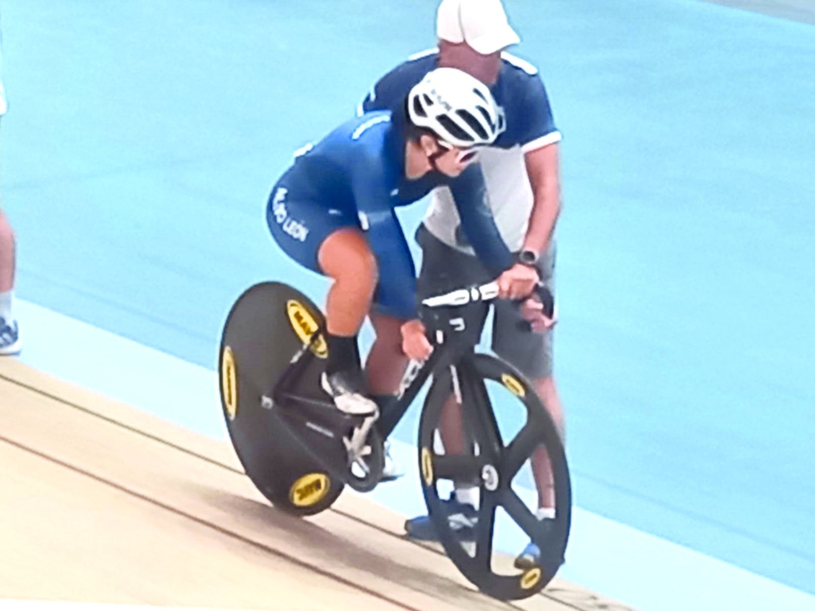 Gana joven monclovense Oro en Ciclismo de Pista