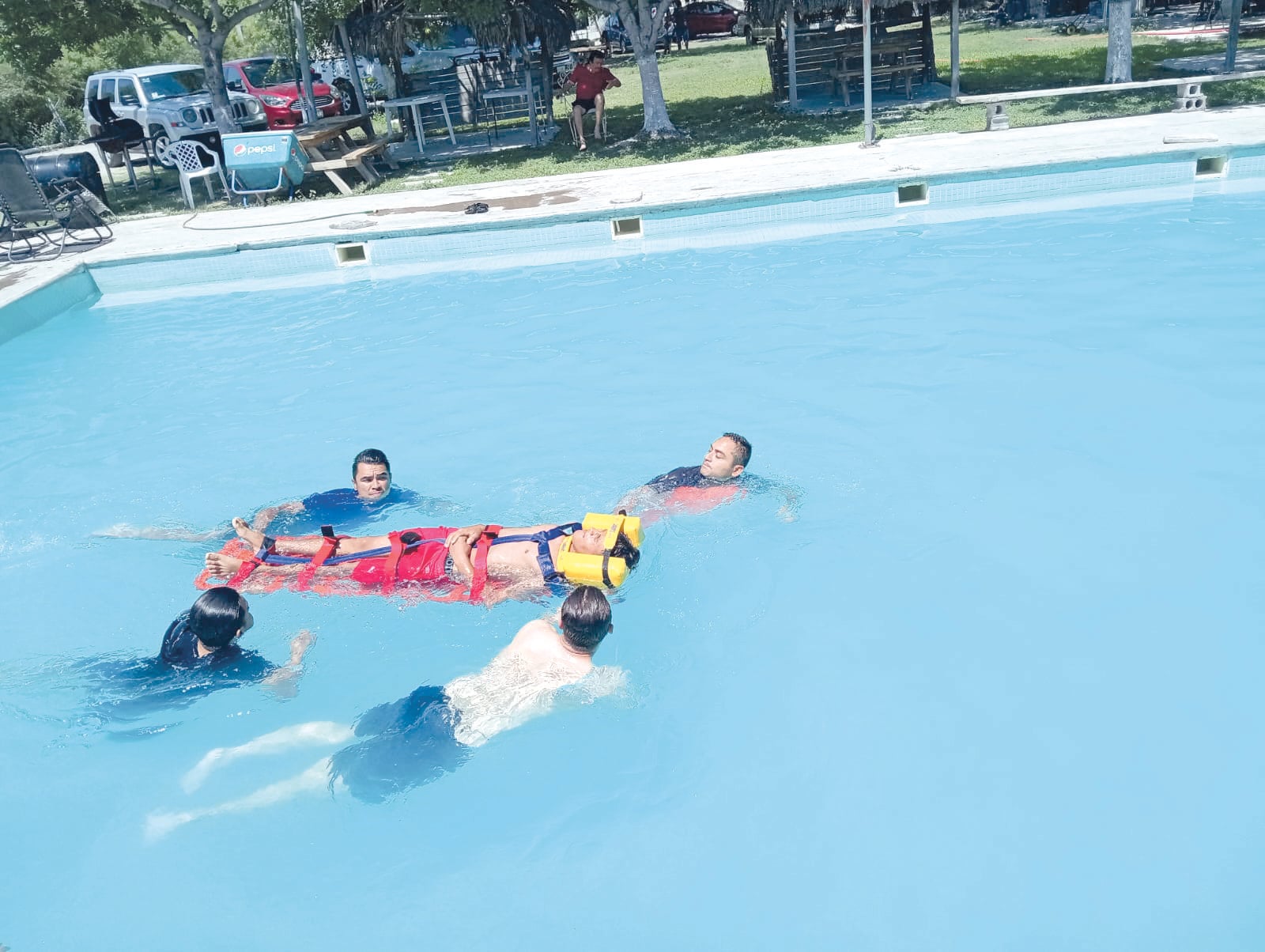 Capacitan a salvavidas de balnearios locales