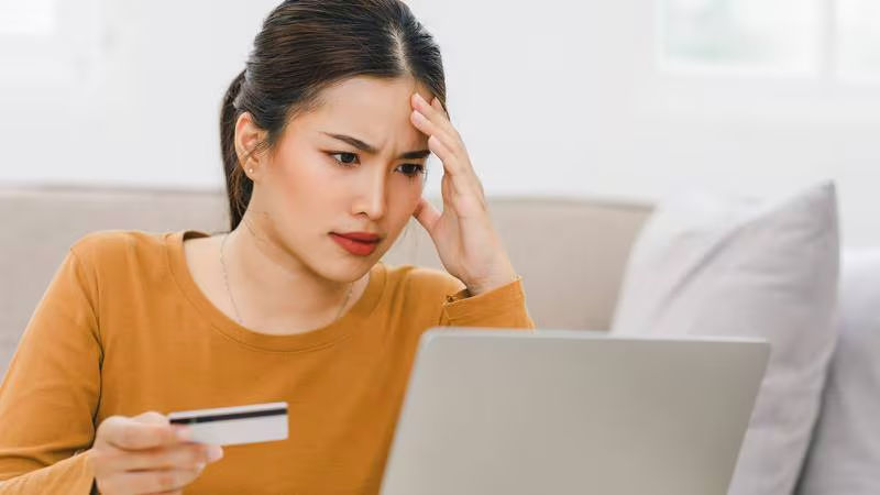 6 de cada 10 mexicanos ‘se truenan los dedos’ por temas de dinero