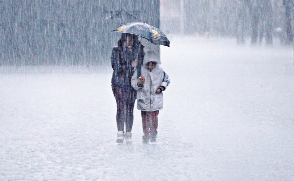 ¿la lluvia ácida puede afectar tu piel? Esto se sabe
