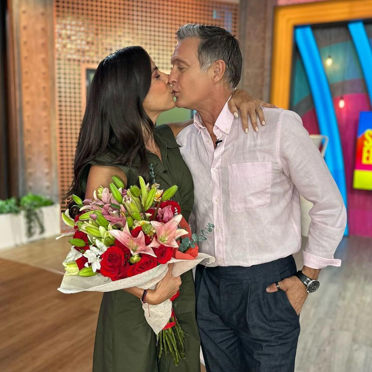El romántico detalle con el que Juan Soler sorprendió en vivo a Paulina Mercado