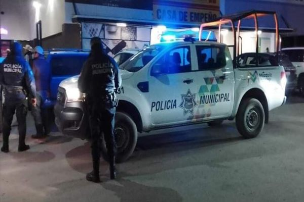 Disparan a mujer en la cabeza