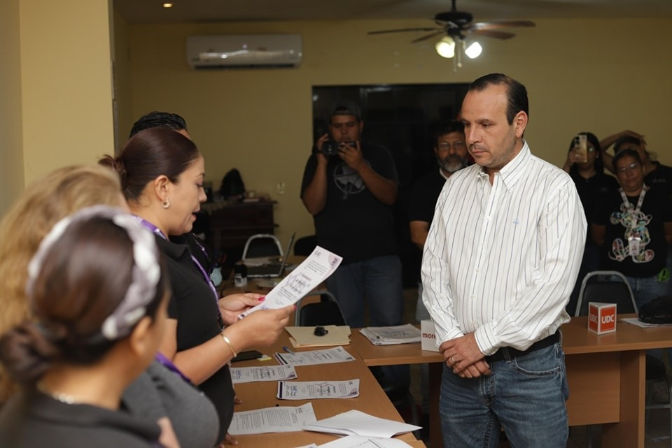Recibe Fernando Orozco Lara constancia de mayoría que lo acredita como Alcalde electo