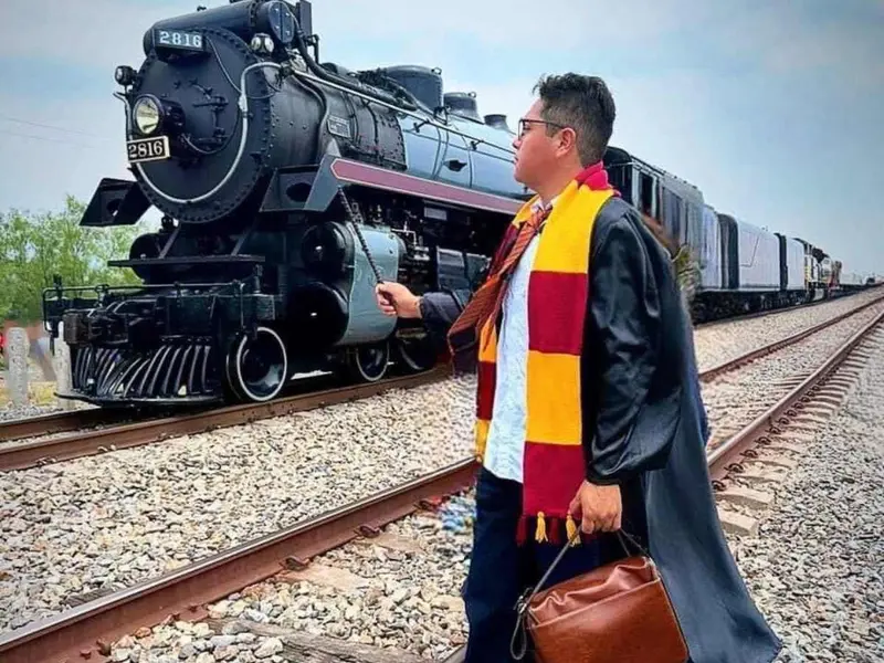 Joven se disfraza de Harry Potter, por locomotora La Emperatriz