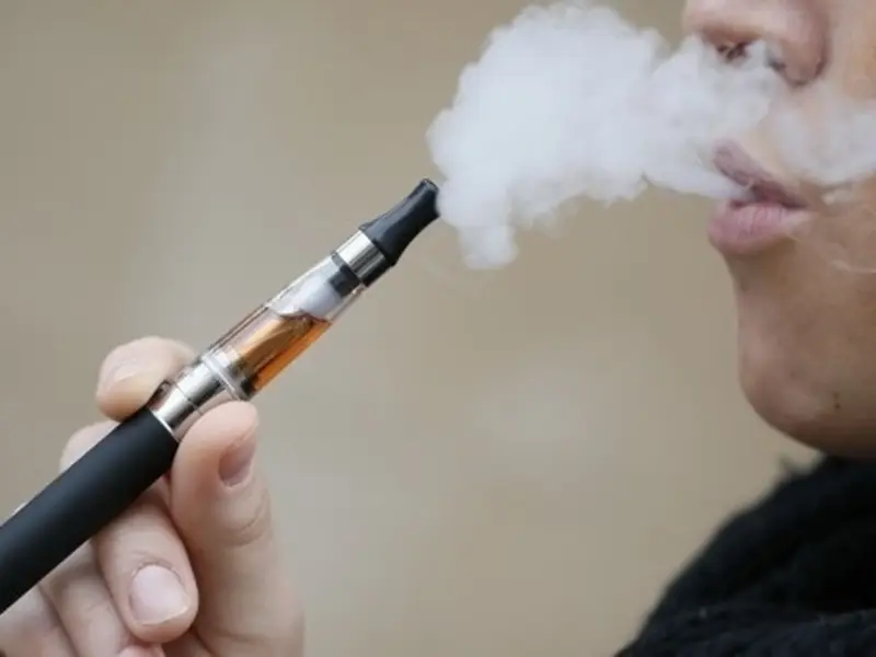Alertan riesgo de cáncer de pulmón por uso de vapeadores en menor tiempo que con el tabaco