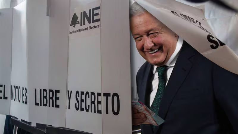 AMLO vota en las elecciones 2024 en México: ‘Lo que diga mi dedito’, dice