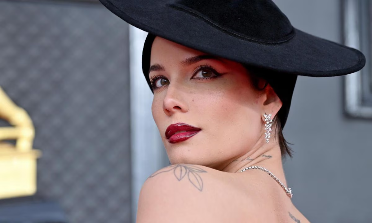 ‘TENGO SUERTE DE ESTAR VIVA’: HALSEY REVELA QUE PADECE LUPUS Y LEUCEMIA DESDE HACE DOS AÑOS