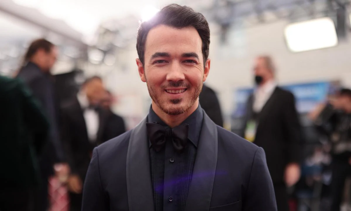 KEVIN JONAS CREA CONCIENCIA SOBRE EL CÁNCER DE PIEL TRAS UNA RECIENTE CIRUGÍA