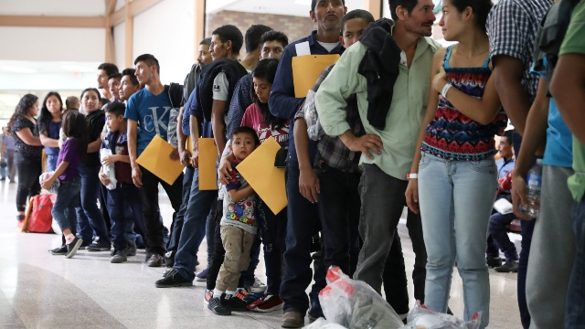 Biden podría anunciar un alivio migratorio para esposos de ciudadanos de Estados Unidos
