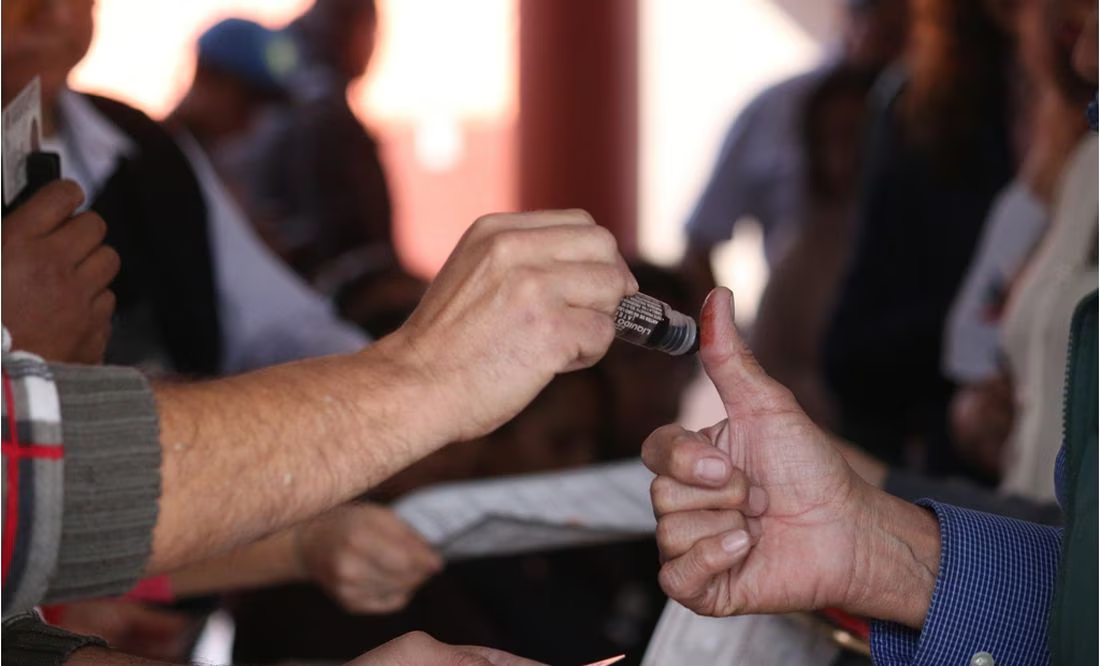 Elecciones 2024: Sugieren no compartir fotos del pulgar entintado o de la credencial para evitar robo de identidad