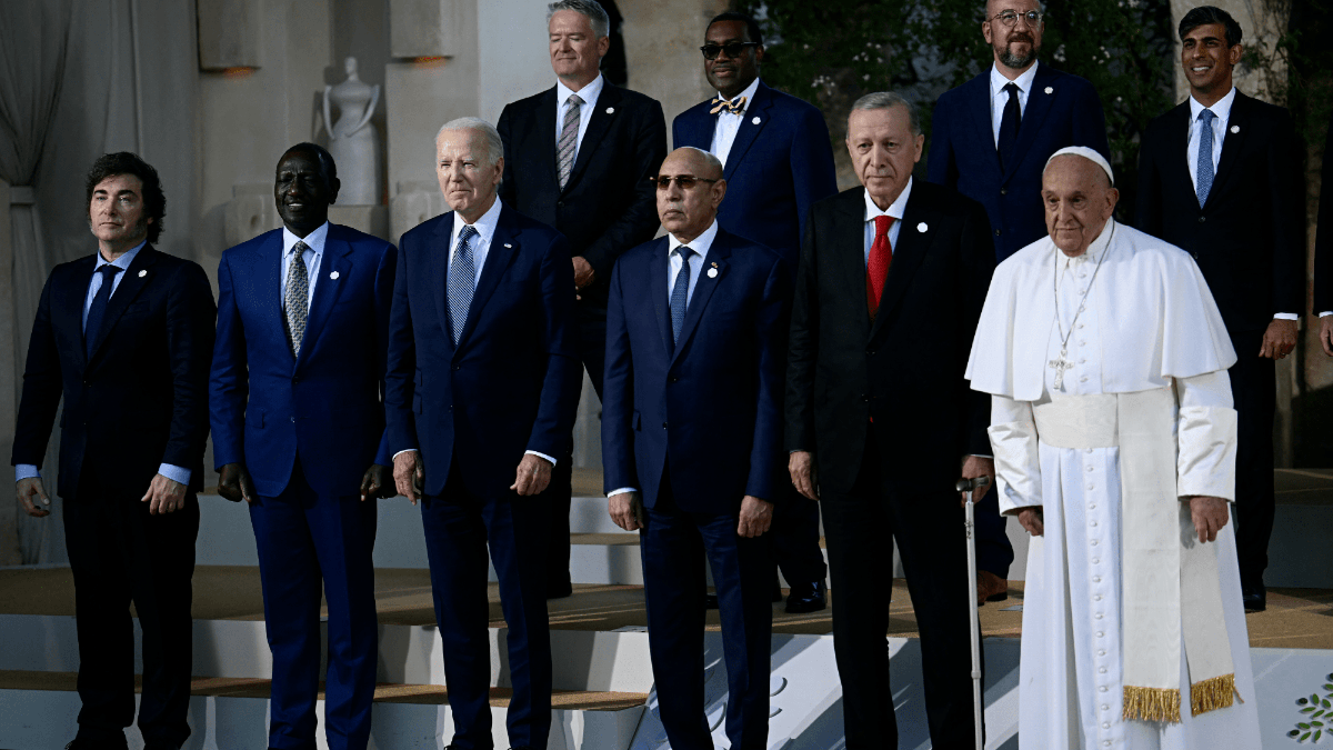 Papa Francisco le dice al G7 que los humanos no deben perder el control de la IA