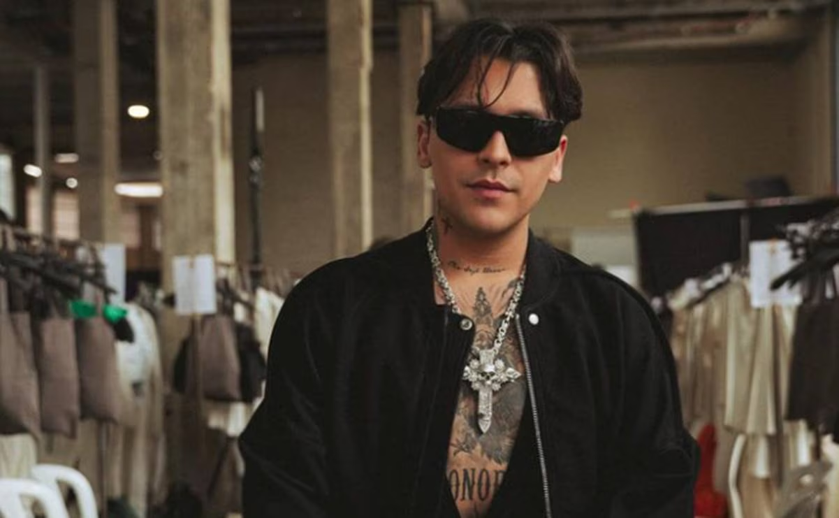 Christian Nodal se destapa y presume sus tatuajes durante la semana de la moda en París