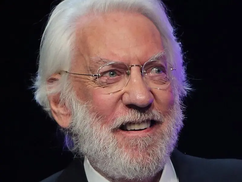 Murió Donald Sutherland, actor que interpretó al Presidente Snow en ‘Los Juegos del Hambre’