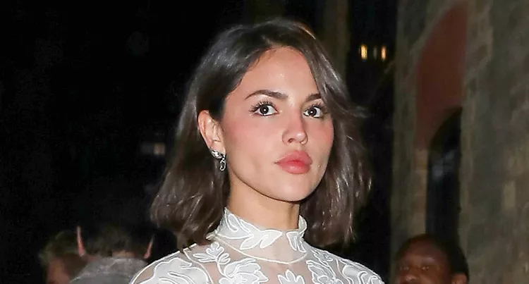 Eiza González da un golpe en la mesa y sale en defensa de Jennifer López