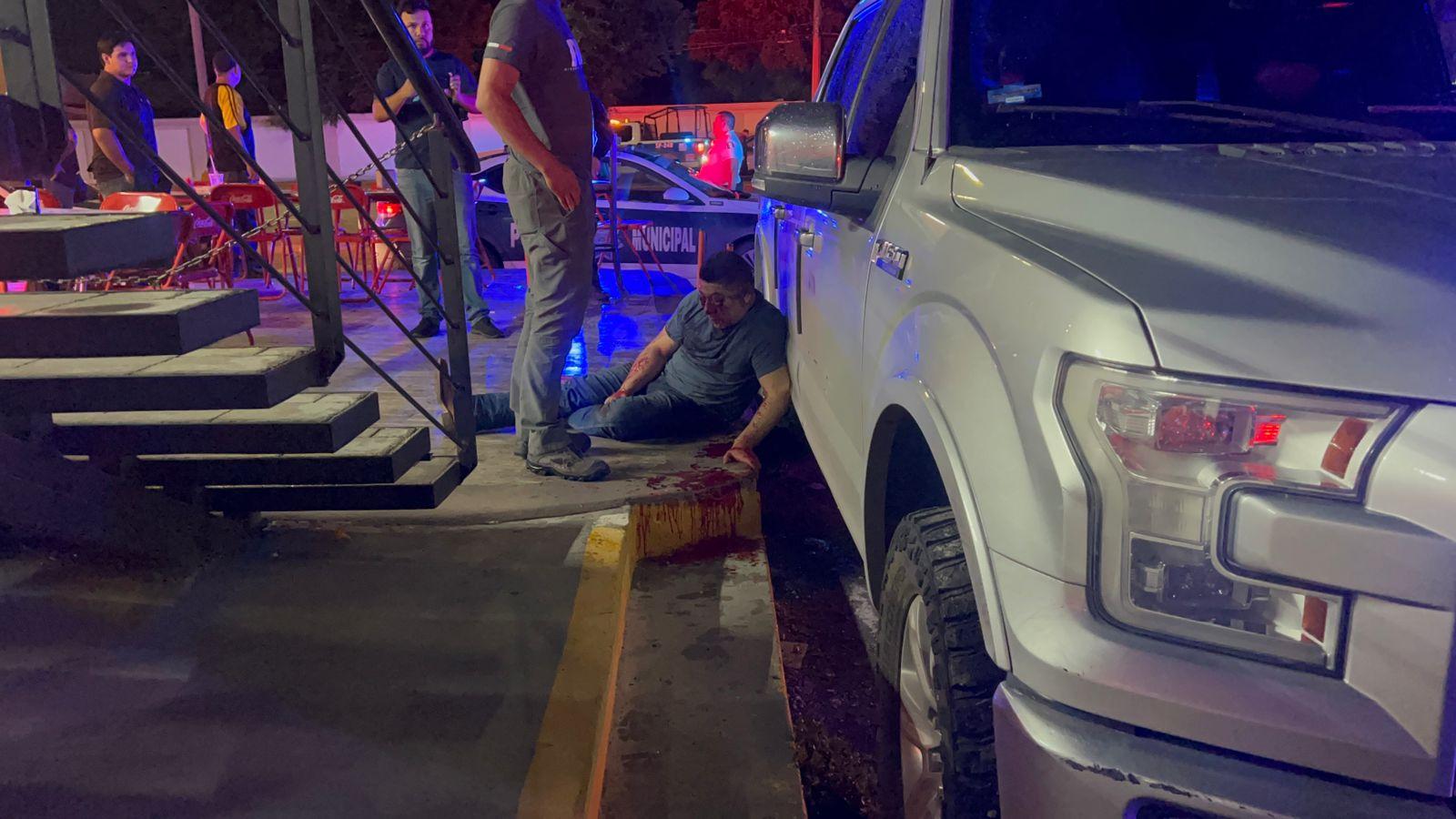 Se pelean a golpes en taquería del Pape