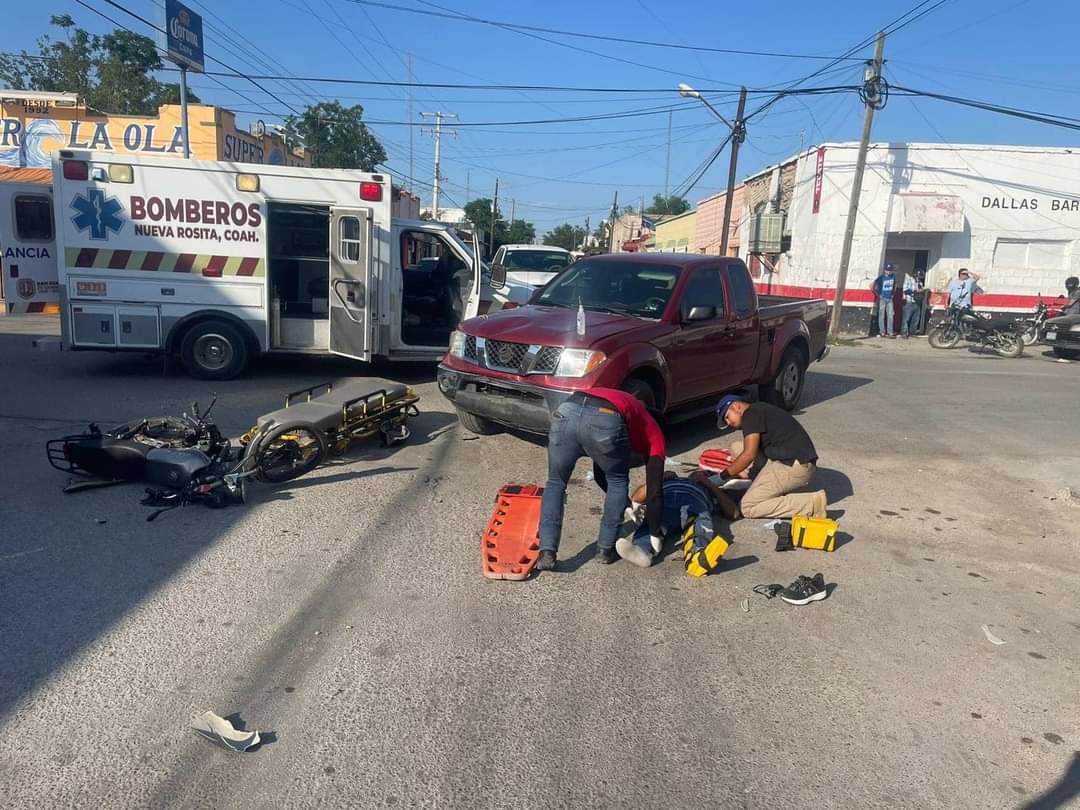 Impactan a motociclista