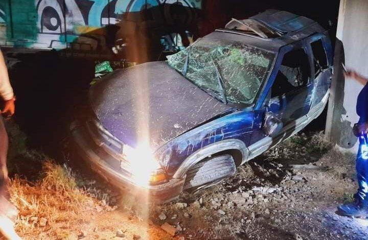 Muere conductor al ser  impactado por el tren