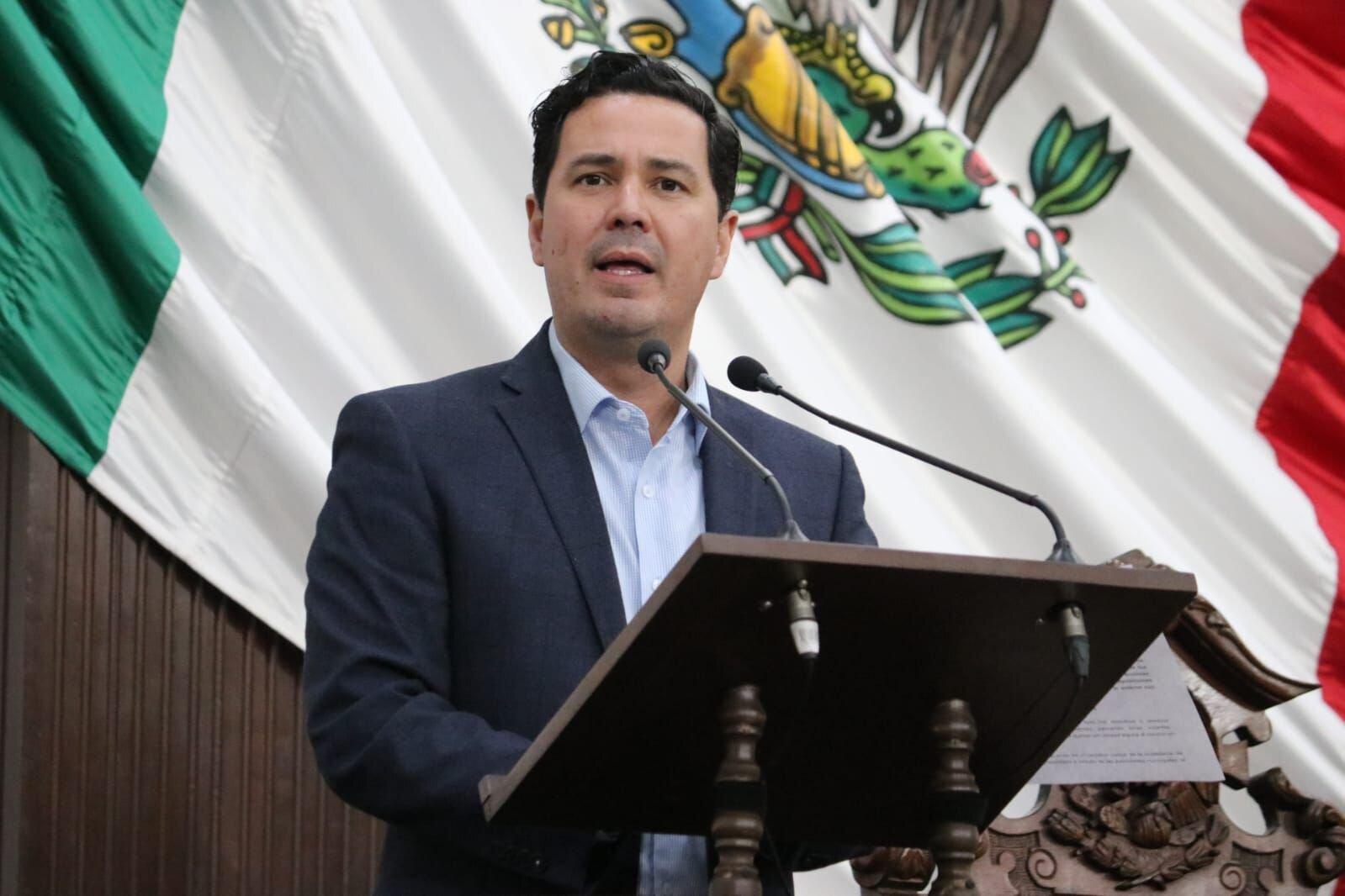 Llama a restablecer orden constitucional
