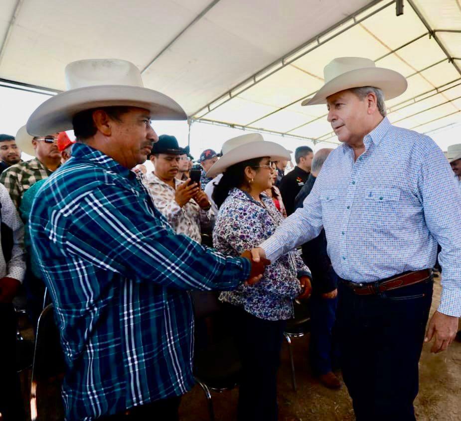 Comprometido Fraustro con el campo saltillense