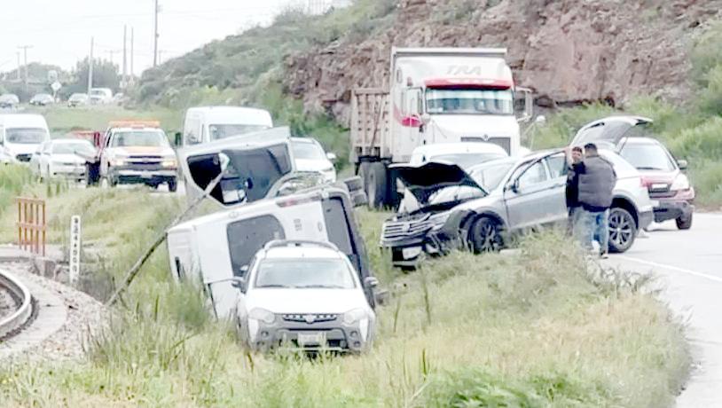 Choque múltiple arroja 6 heridos en carretera