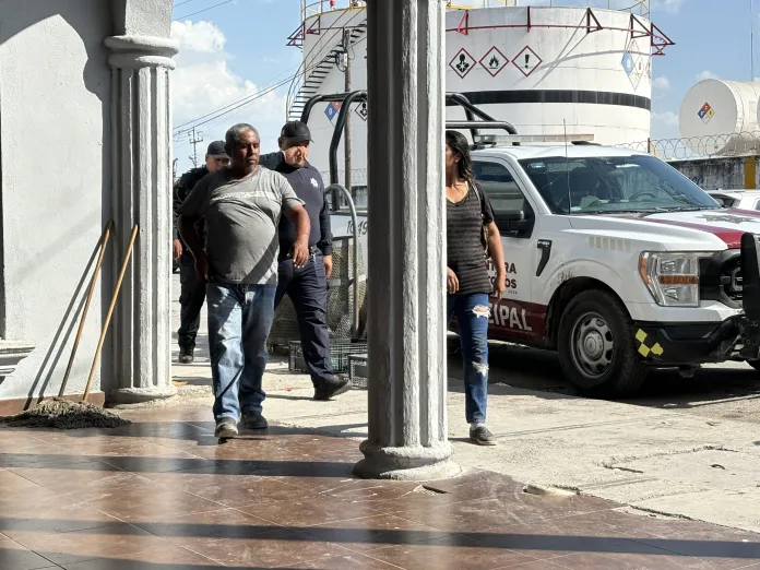 Embiste mujer celosa a ex pareja y su novia