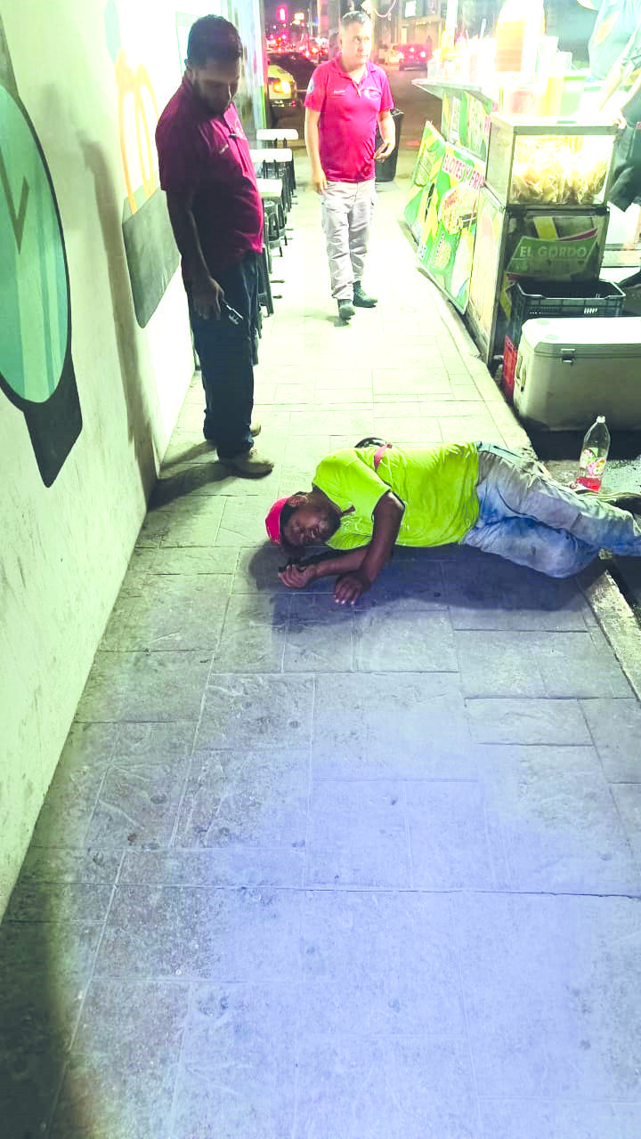 Queda en la vía pública por exceso de alcohol