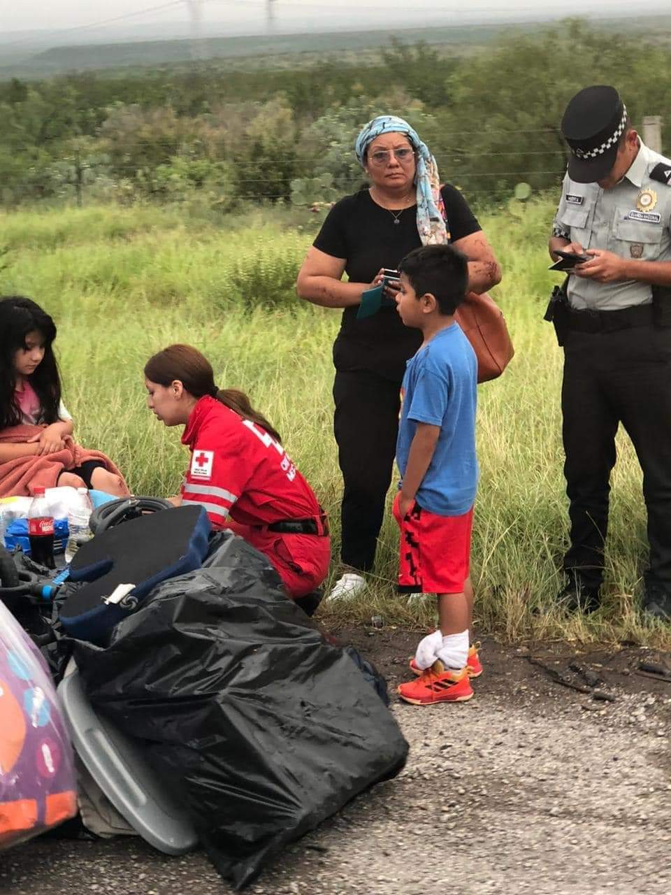 Paisanos con niños volcaron en la 57