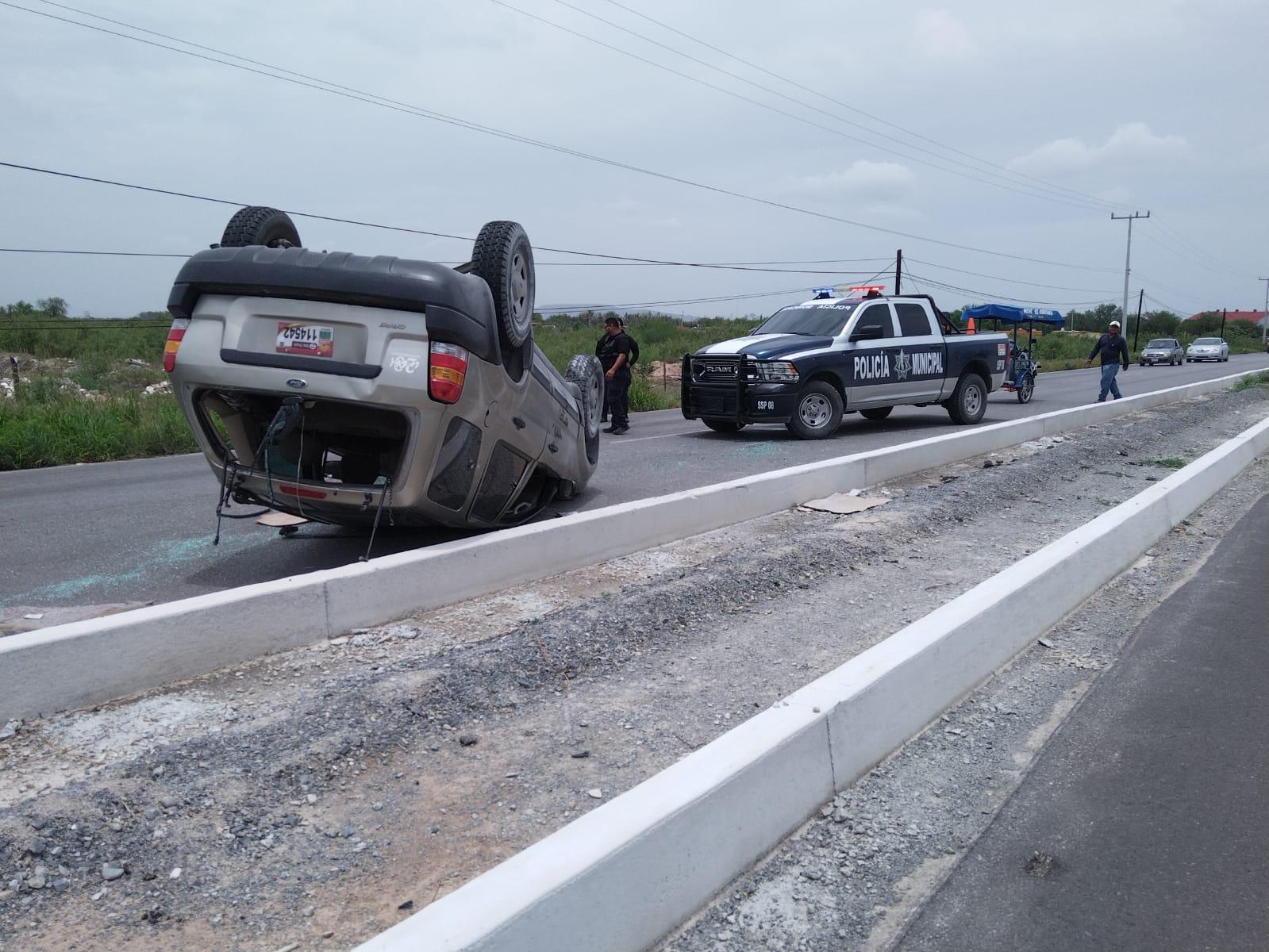 Ebrio y desenfrenado vuelca en carretera 30