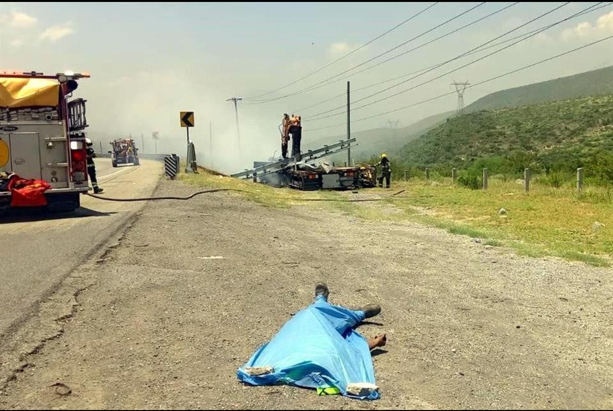 DESCARGA ELÉCTRICA LO MATA Y LE QUEMA GRÚA