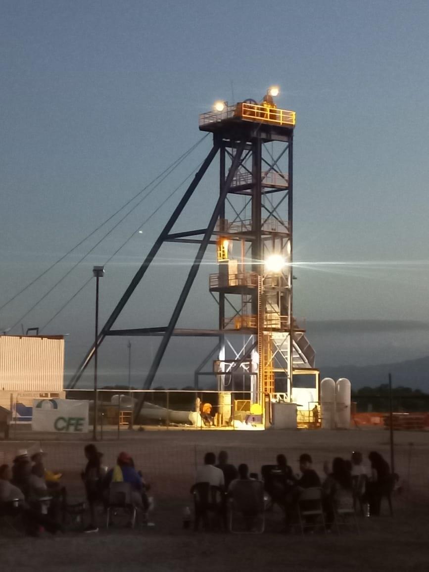 BRINDAN A FAMILIARES DE MINEROS ESCUETO INFORME “Sólo son fragmentos”