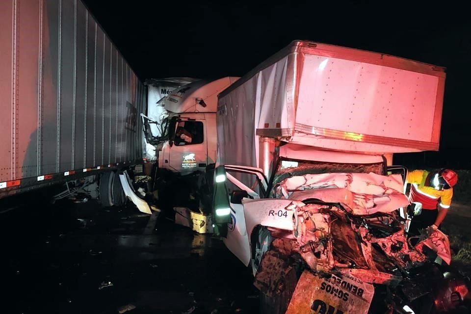 Muere prensado en la carretera 57